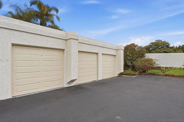 957 Fir Tree Pl., Carlsbad, CA 92011