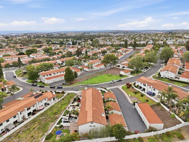 957 Fir Tree Pl., Carlsbad, CA 92011