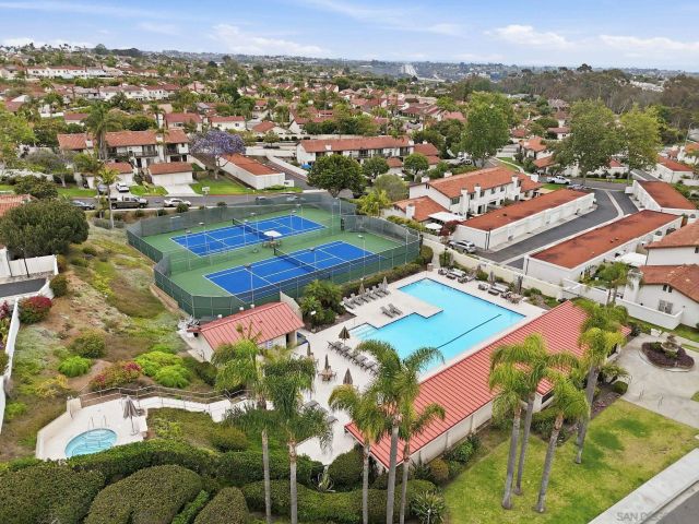 957 Fir Tree Pl., Carlsbad, CA 92011