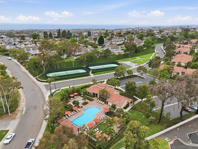 957 Fir Tree Pl., Carlsbad, CA 92011