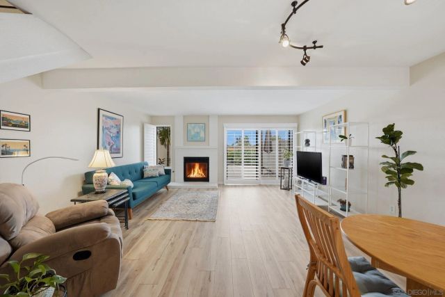 957 Fir Tree Pl., Carlsbad, CA 92011