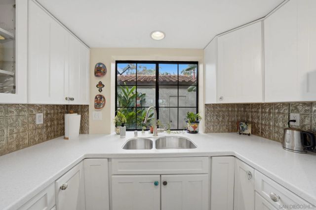 957 Fir Tree Pl., Carlsbad, CA 92011