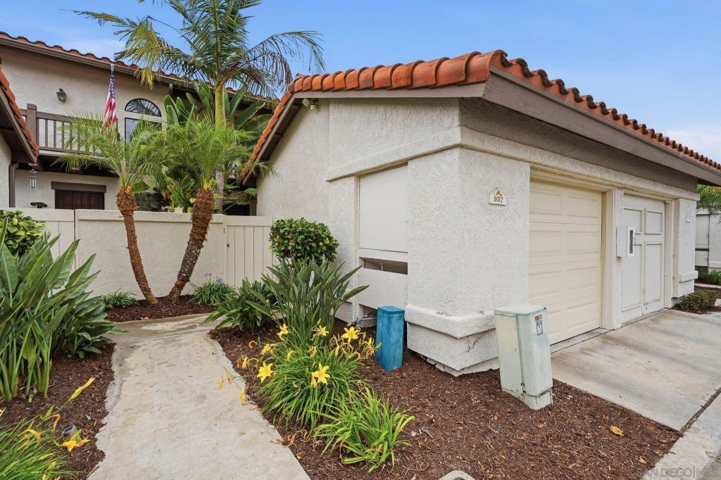 957 Fir Tree Pl., Carlsbad, CA 92011
