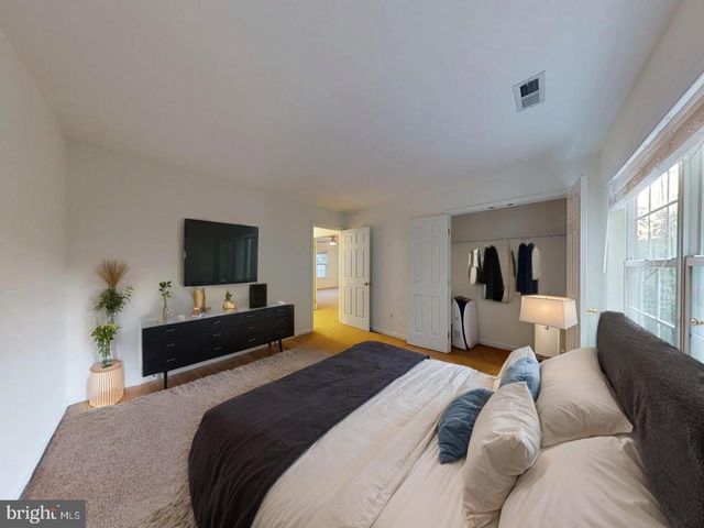 1379 DOMINION RIDGE LN, Herndon, VA 20170