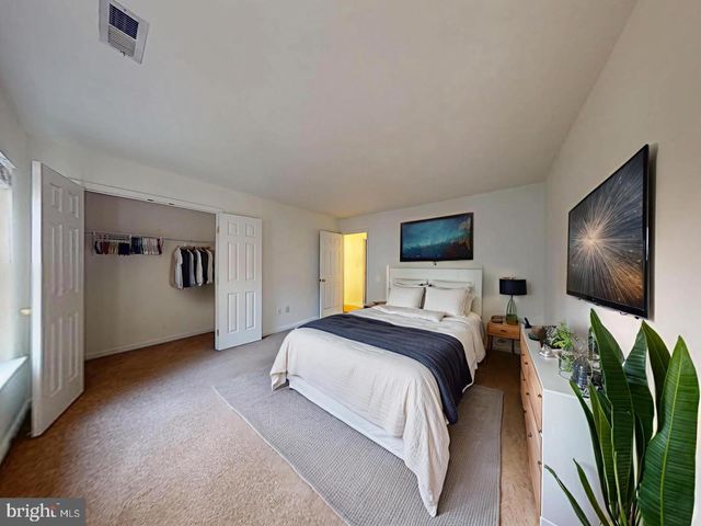 1379 DOMINION RIDGE LN, Herndon, VA 20170