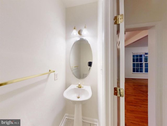 1379 DOMINION RIDGE LN, Herndon, VA 20170