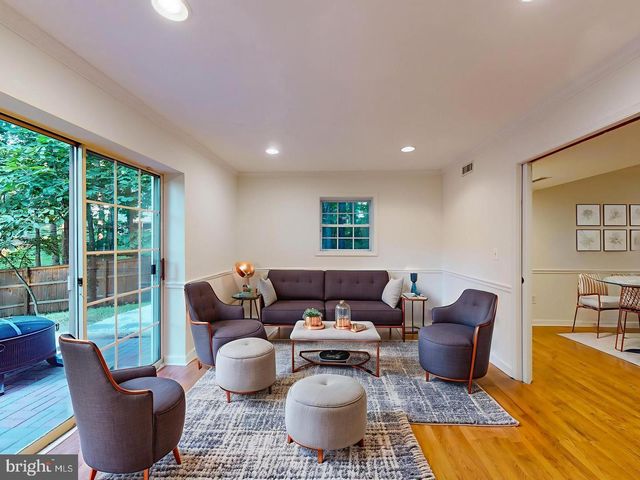 1379 DOMINION RIDGE LN, Herndon, VA 20170