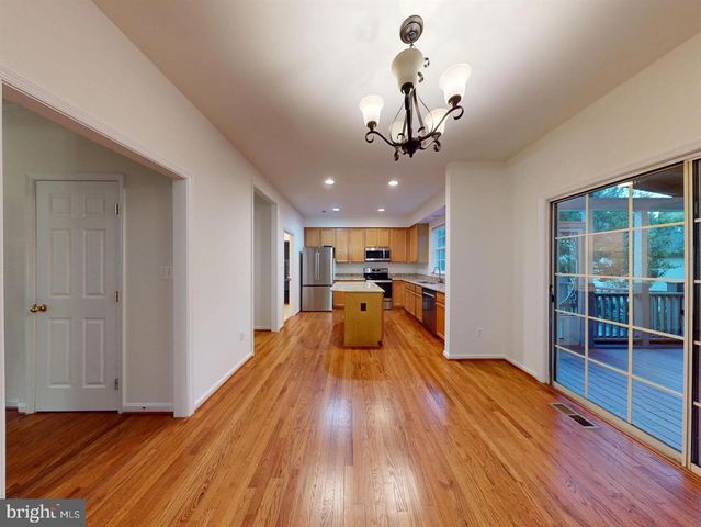 1379 DOMINION RIDGE LN, Herndon, VA 20170