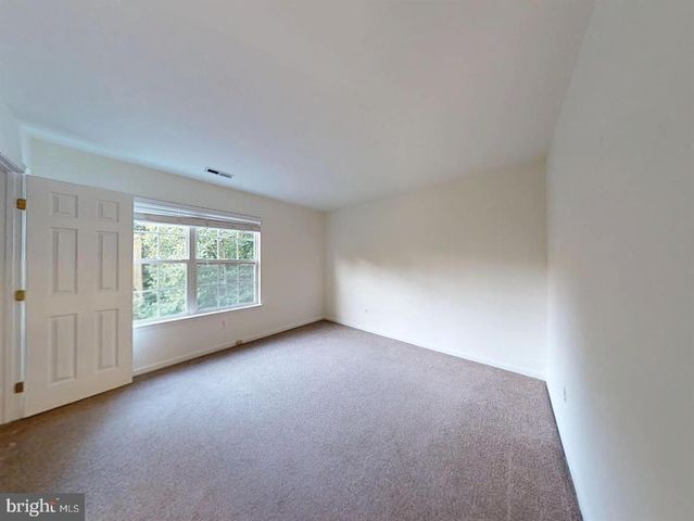 1379 DOMINION RIDGE LN, Herndon, VA 20170