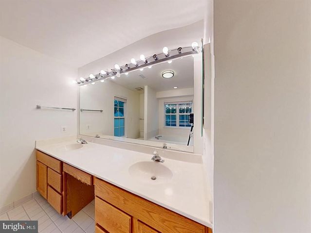 1379 DOMINION RIDGE LN, Herndon, VA 20170