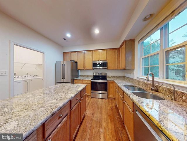 1379 DOMINION RIDGE LN, Herndon, VA 20170