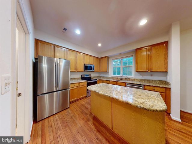 1379 DOMINION RIDGE LN, Herndon, VA 20170