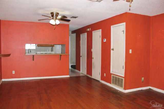 7705 Kipling St B, Pensacola, FL 32514