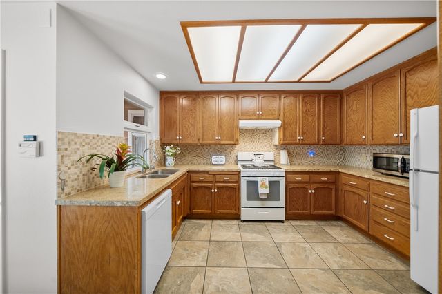 720 Carnation Lane, Fallbrook, CA 92028