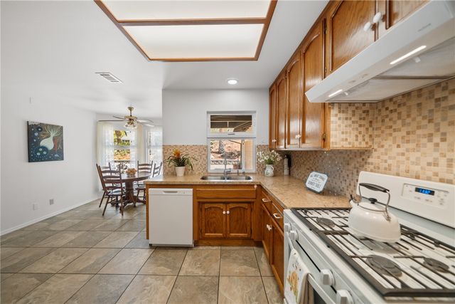 720 Carnation Lane, Fallbrook, CA 92028