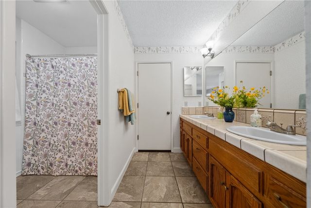 720 Carnation Lane, Fallbrook, CA 92028