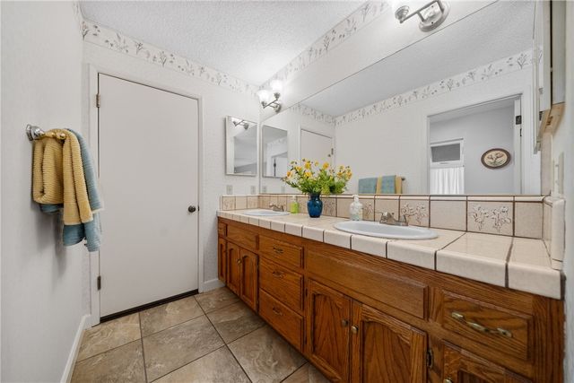720 Carnation Lane, Fallbrook, CA 92028