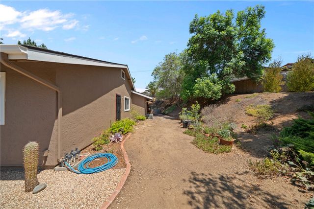 720 Carnation Lane, Fallbrook, CA 92028