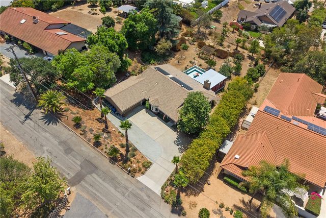 720 Carnation Lane, Fallbrook, CA 92028