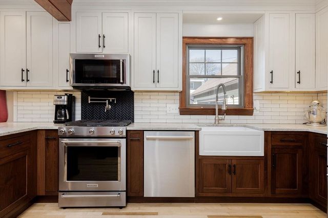 114 Gifford Road, Hartford, VT 05001