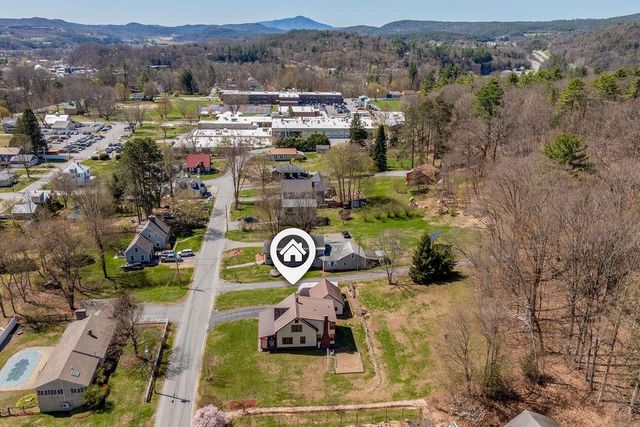 114 Gifford Road, Hartford, VT 05001