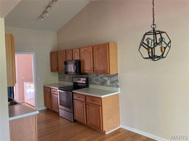609 Meadowview Court, Warrenton, MO 63383