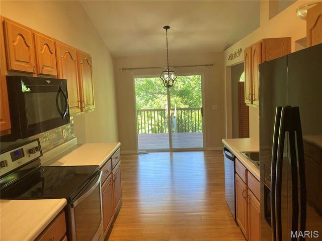 609 Meadowview Court, Warrenton, MO 63383