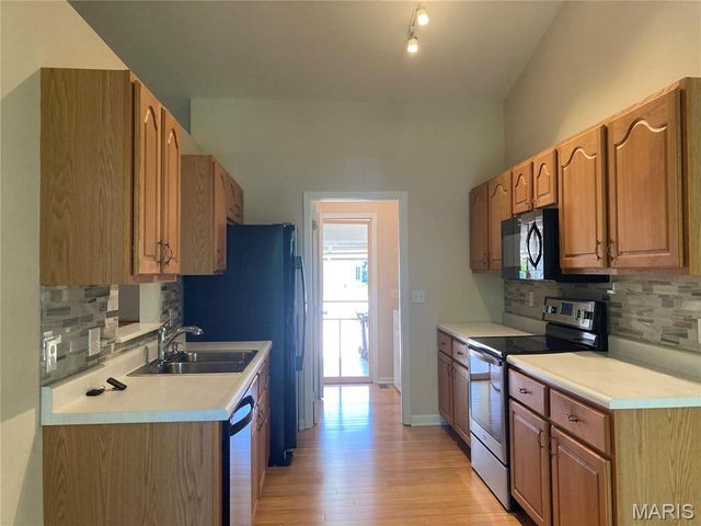 609 Meadowview Court, Warrenton, MO 63383