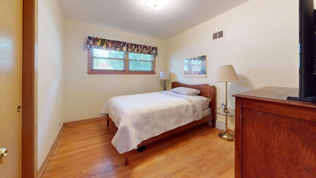 1105 W Grove Street, Arlington Heights, IL 60005