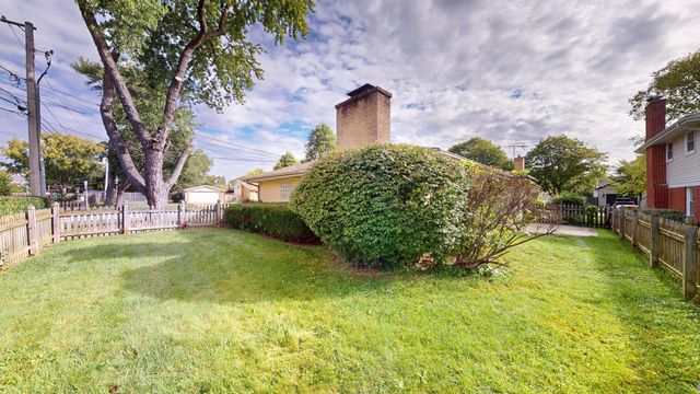 1105 W Grove Street, Arlington Heights, IL 60005