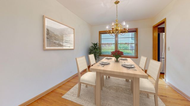 1105 W Grove Street, Arlington Heights, IL 60005