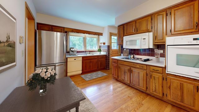 1105 W Grove Street, Arlington Heights, IL 60005