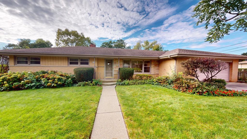 1105 W Grove Street, Arlington Heights, IL 60005