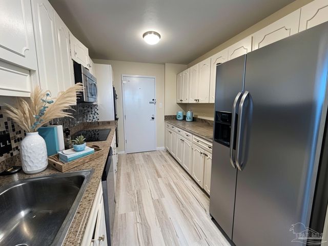 825 Bayshore Dr 800, Pensacola, FL 32507