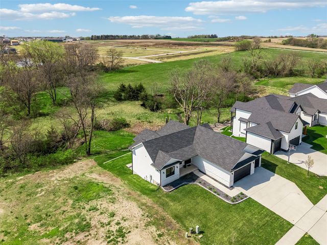 990 Harrington Way, Waukee, IA 50263