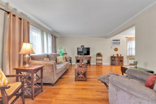 275 New Hyde Park Road, Garden City, NY 11530