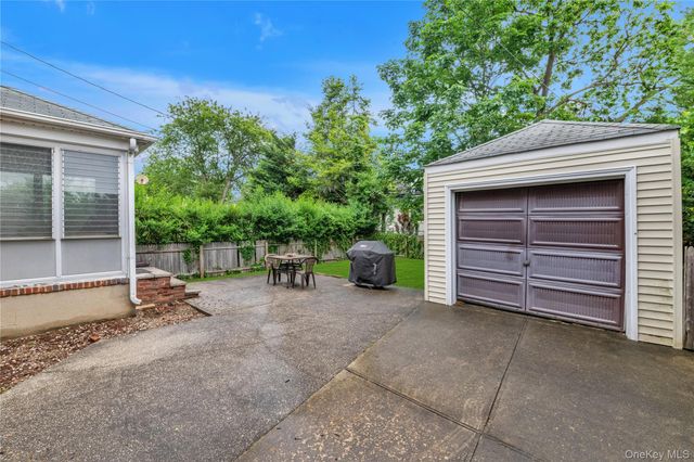 275 New Hyde Park Road, Garden City, NY 11530