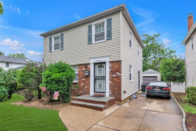 275 New Hyde Park Road, Garden City, NY 11530