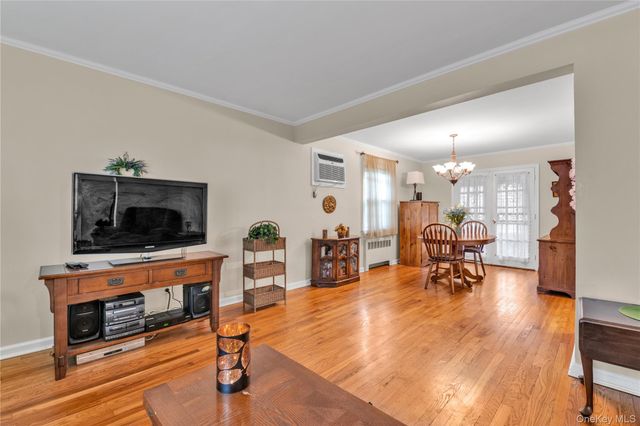 275 New Hyde Park Road, Garden City, NY 11530