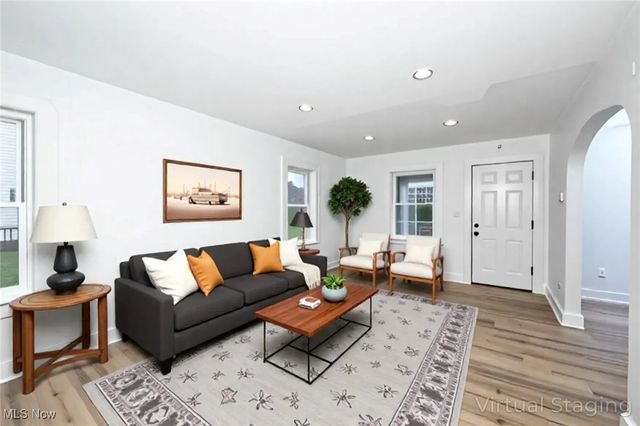 1074 Linden Avenue, Akron, OH 44310