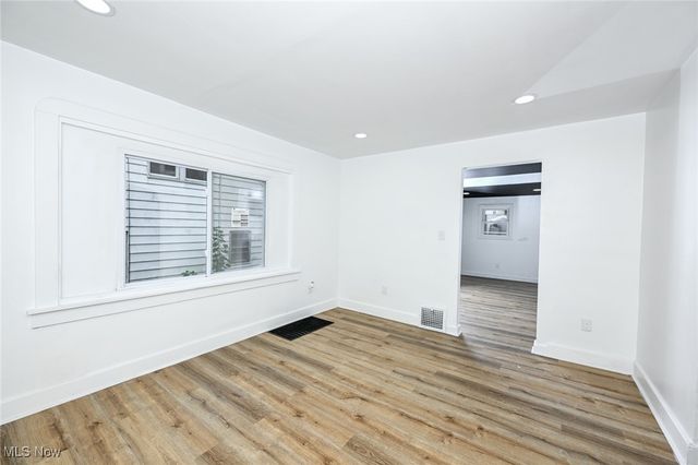 1074 Linden Avenue, Akron, OH 44310