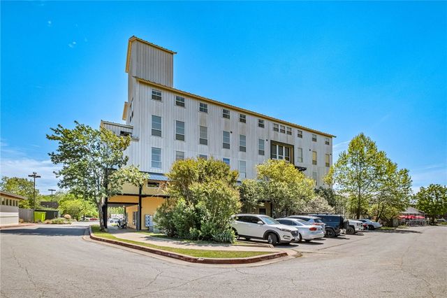 525 S School 450, Fayetteville, AR 72701