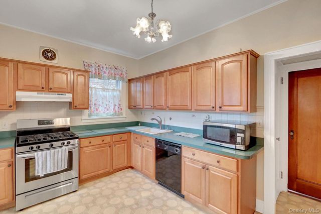 7718 86th Street, Glendale, NY 11385