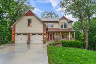 2502 SW Locust Street, Oak Grove, MO 64075