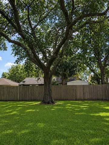 309 Meadow Wood Court, League City, TX 77573