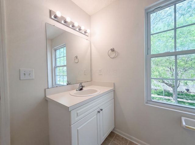825 Summerville Drive, Delaware, OH 43015
