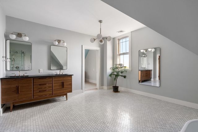 172 Summer St, Somerville, MA 02143
