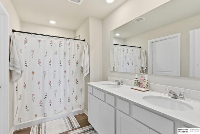 11612 Port Royal Drive, Papillion, NE 68046