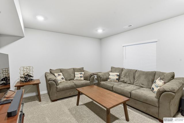 11612 Port Royal Drive, Papillion, NE 68046