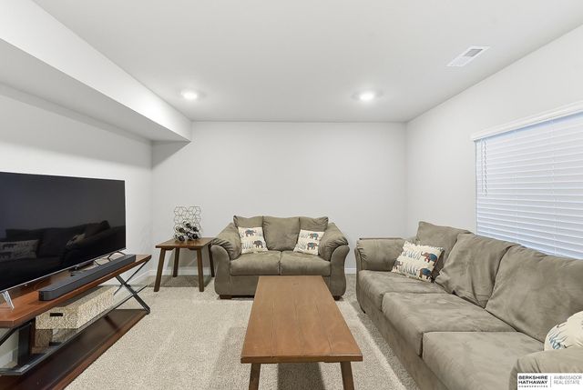 11612 Port Royal Drive, Papillion, NE 68046